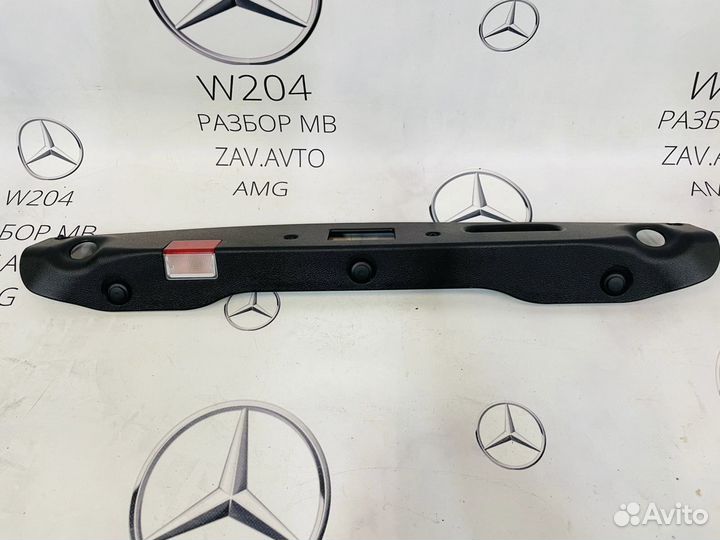 Накладка замка багажника Mercedes W204