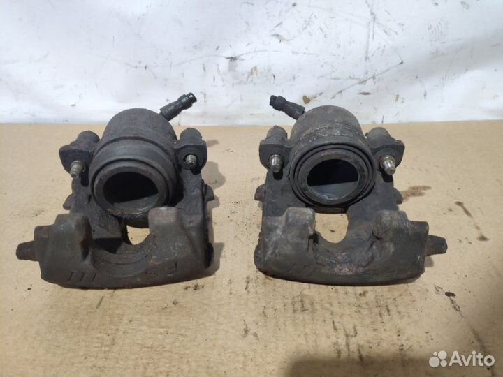 Суппорт тормозной передний Seat Altea, VW Golf 5