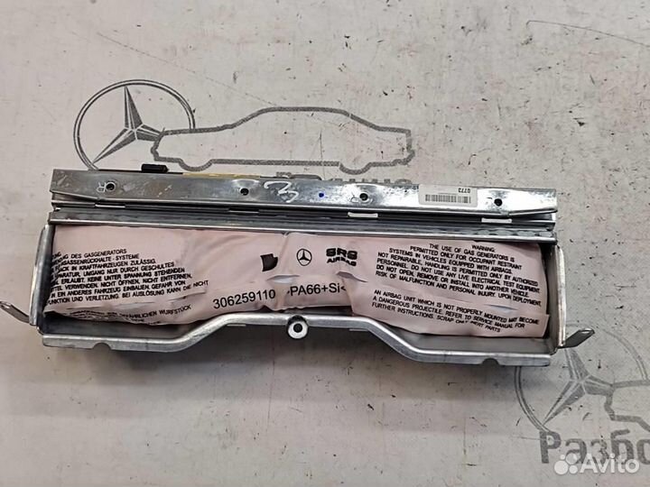 Подушка безопасности коленная w204 C-class 651