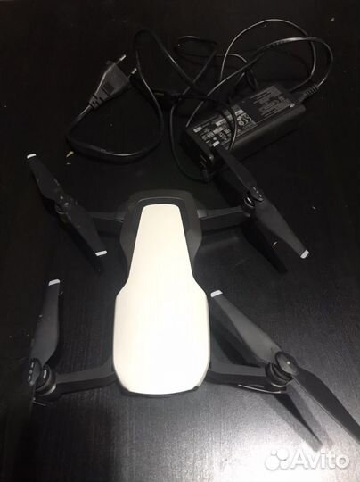 Квадрокоптер DJI Mavic Air
