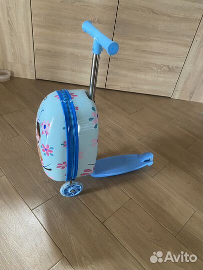 Самокат с чемоданом