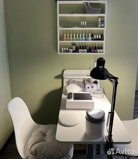 Новые полочки для лаков. Цвет: белый