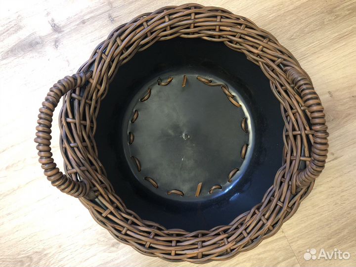 Кашпо из искусственного ротанга