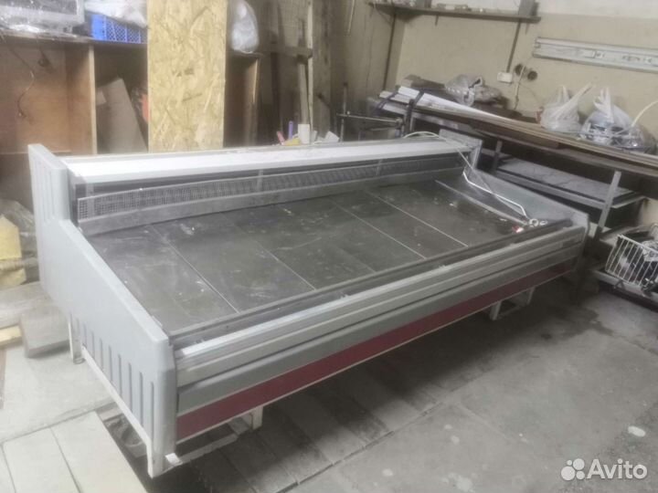 Витринный холодильник большой