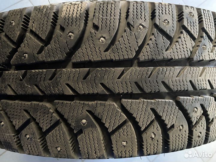 Bridgestone Ice Cruiser 7000 215/65 R16 98T