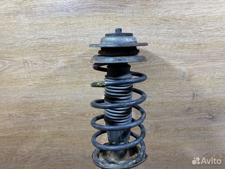 Передняя стойка Renault Rapid ST87