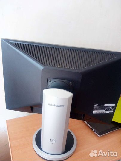 Монитор Samsung