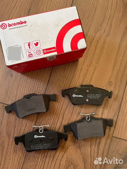 Тормозные колодки brembo