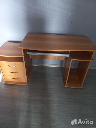 Стол офисный