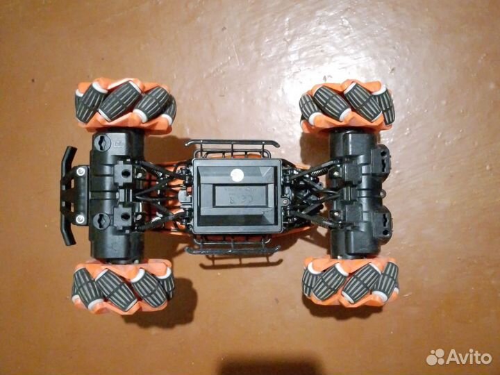 Машинка на радиоуправлении внедорожник