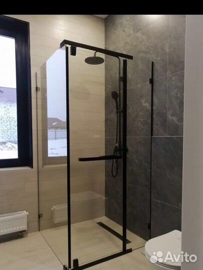 Стеклянные душевые перегородки