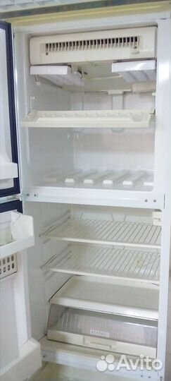 Холодильник Stinol 104 NF 330 4T. Трёхкамерный