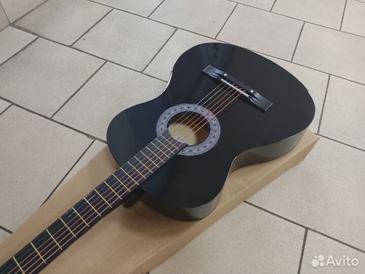 Акустическая гитара новая + набор