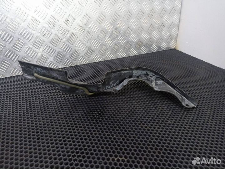 Пластик моторного отсека правый Mercedes-Benz