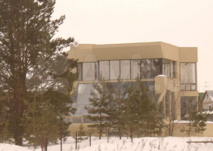 Коттедж 420 м² на участке 20 сот.