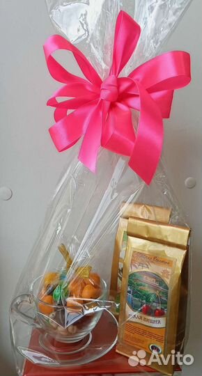 Набор подарочный, чай, сладости, кружка и блюдце