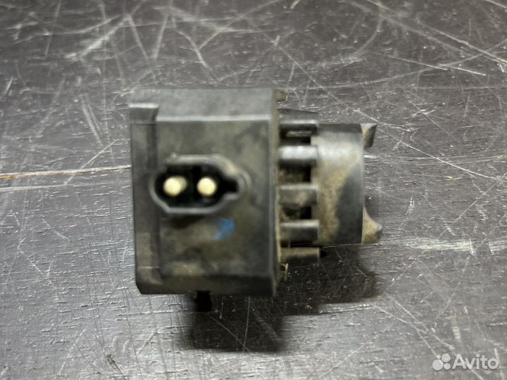 Кнопка кикдауна Мерседес w210 e320