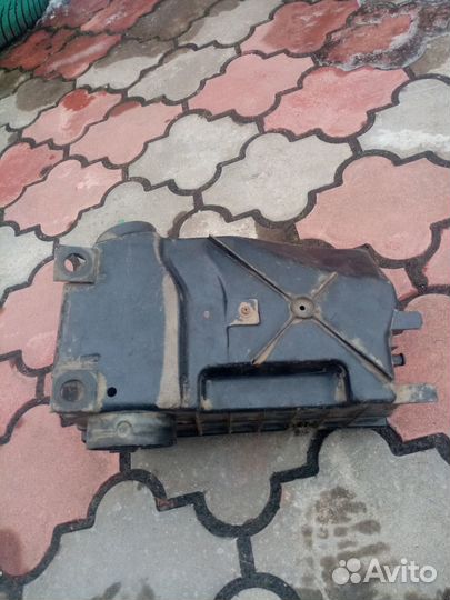 Корпус воздушного фильтра на volkswagen passat b3