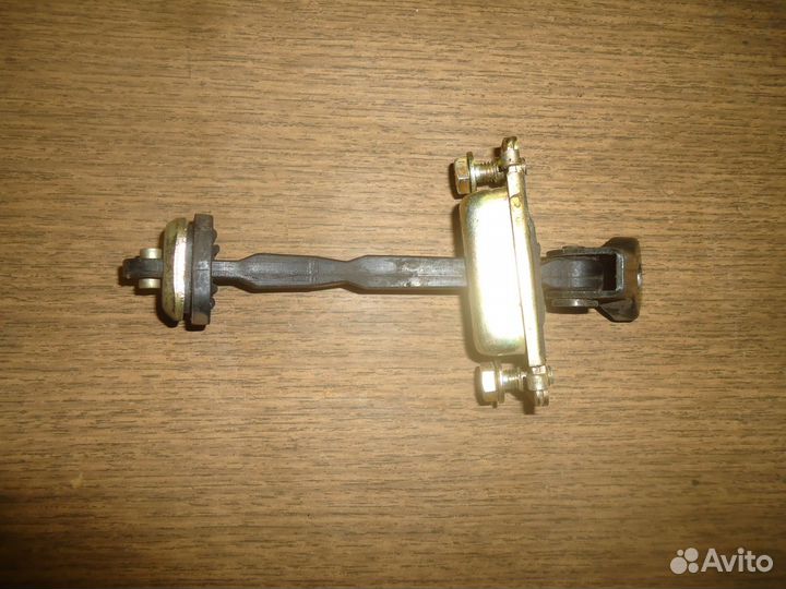 Ограничитель левой передней двери Chery Fora (A21)