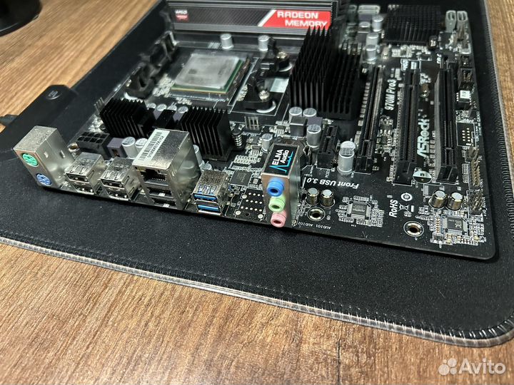 Материнская плата с процессором и памятью