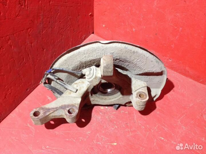 Кулак передний правый Митсубиси Лансер 10