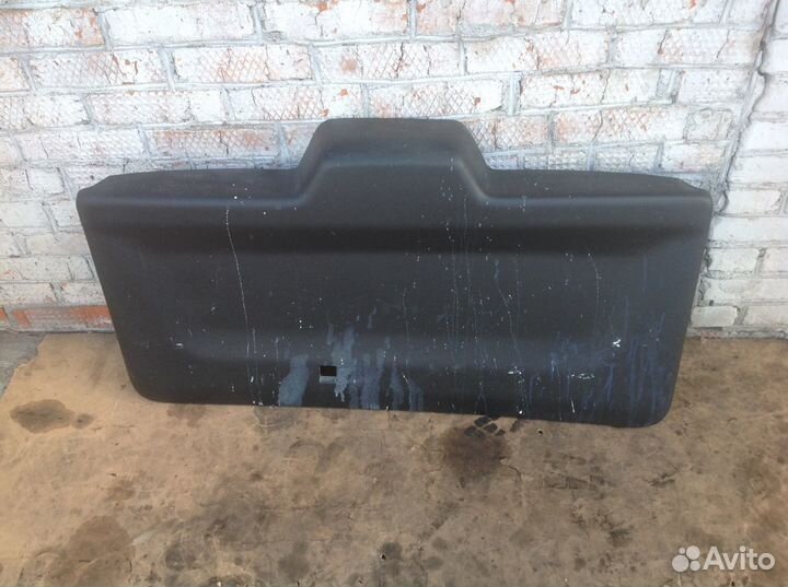 Обшивка крышки багажника Пежо Партнёр