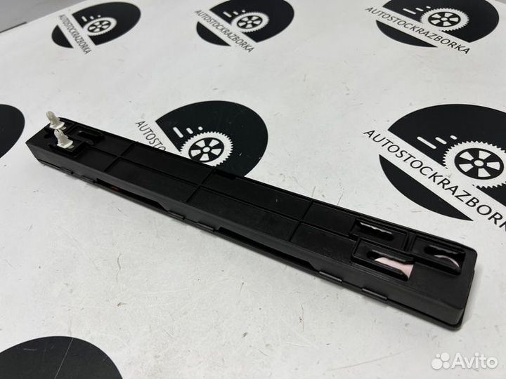 Знак аварийной остановки Mercedes-Benz E200 W213