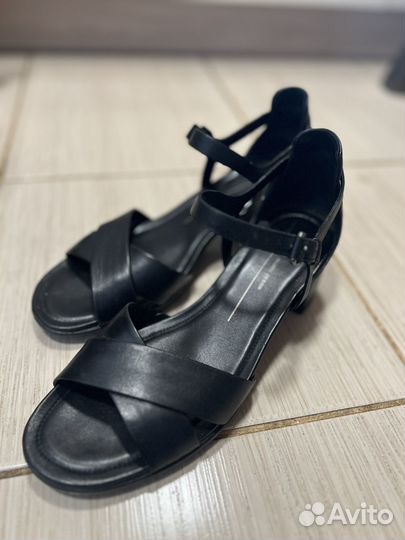 Босоножки ecco 38 рр