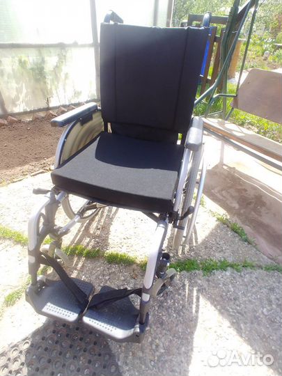 Кресло-коляска для инвалида