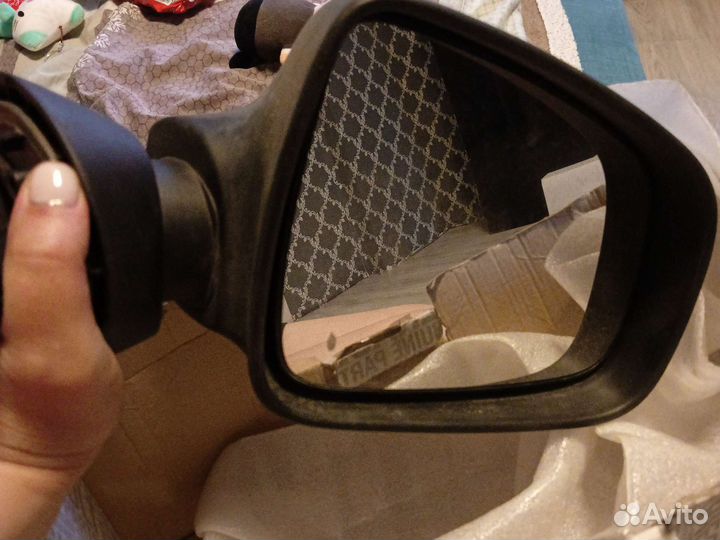 Боковое правое зеркало