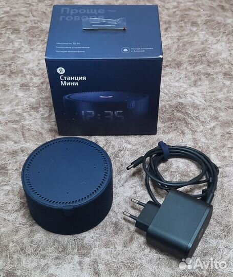 Умная колонка Яндекс Станция Мини с часами