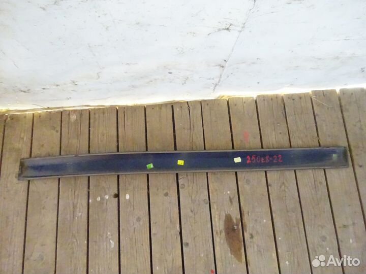 Молдинг двери задней правой Volkswagen Transporter