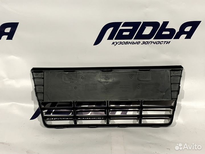 Решетка бампера Ford Focus 3(11-15) центральная