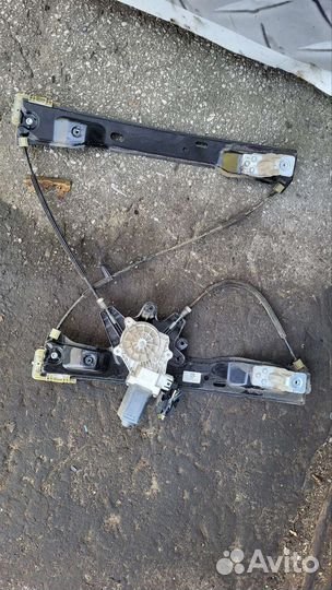 Форд фокус 3. Стеклоподъёмник передний правый