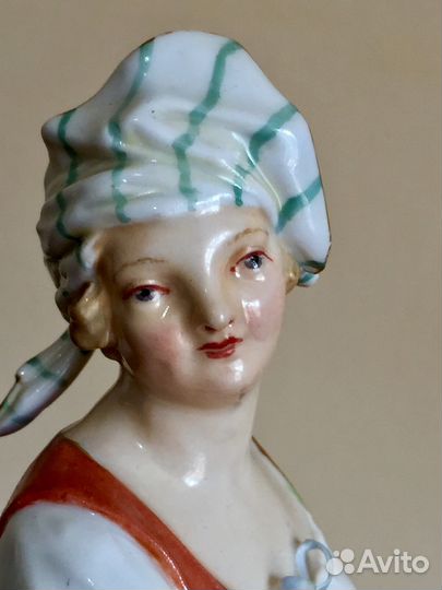 Девушка с кувшинками. KPM. Германия