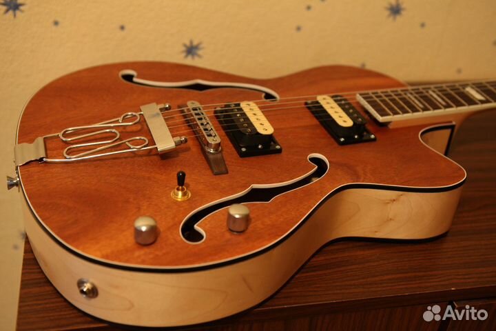 Полуакустическая гитара Hollowbody