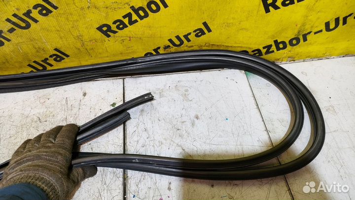 Уплотнители дверей верхние пара Форд Эскейп 1