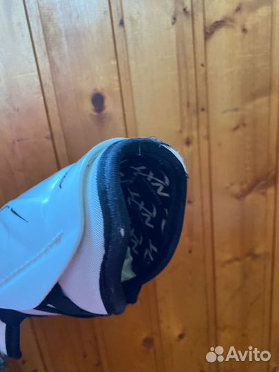 Щитки хоккейные детские 10