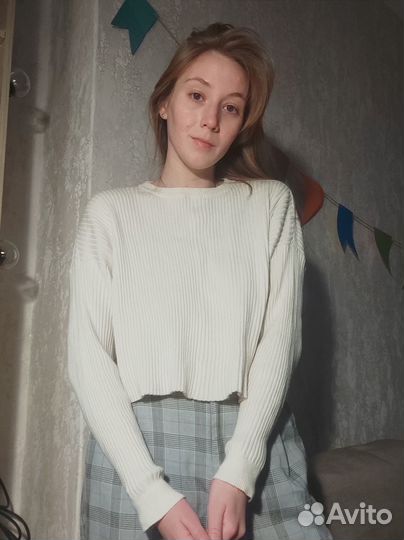 Женский укороченный свитер