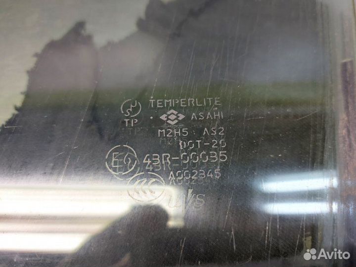 Стекло двери переднее левое Nissan Maxima A33 2