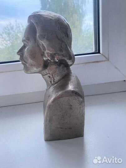 Бюст горького