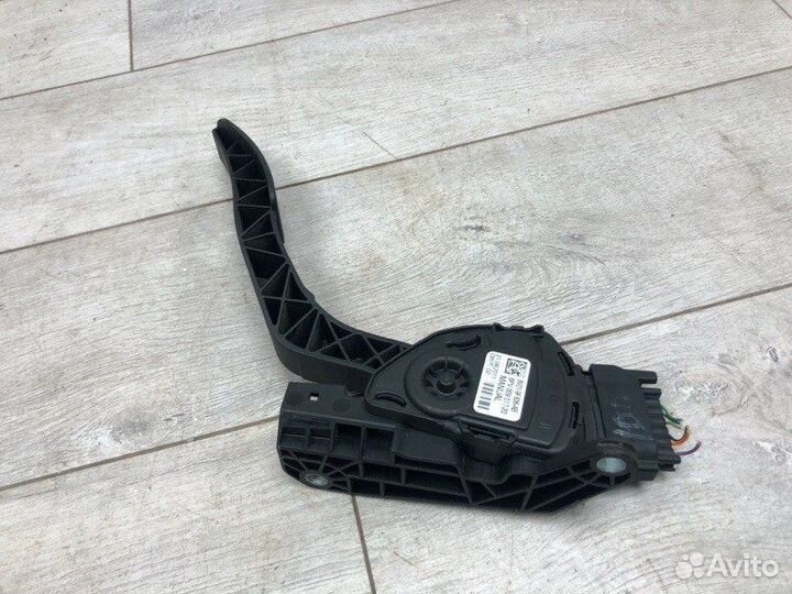 Педаль газа Ford Fiesta хэтчбек stjb 2011