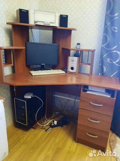 Компьютерный стол