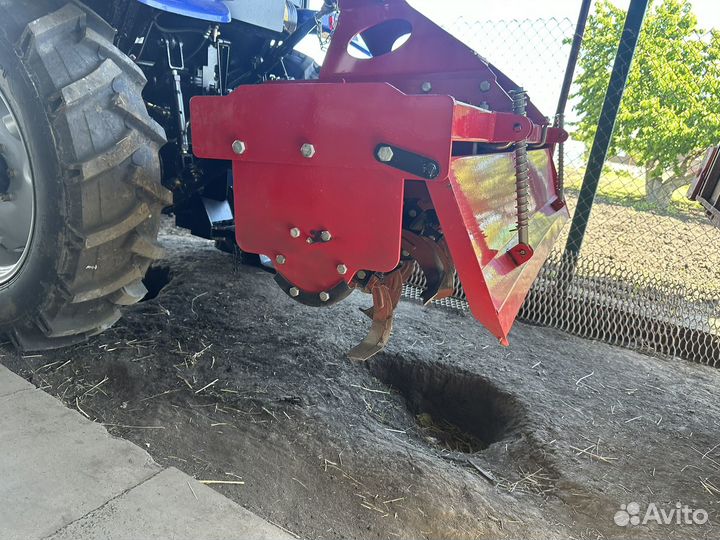 Вспашка земли трактором