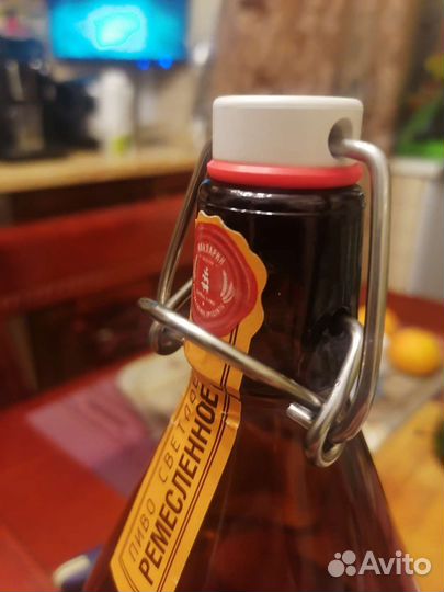 Бутылка с бугельной пробкой