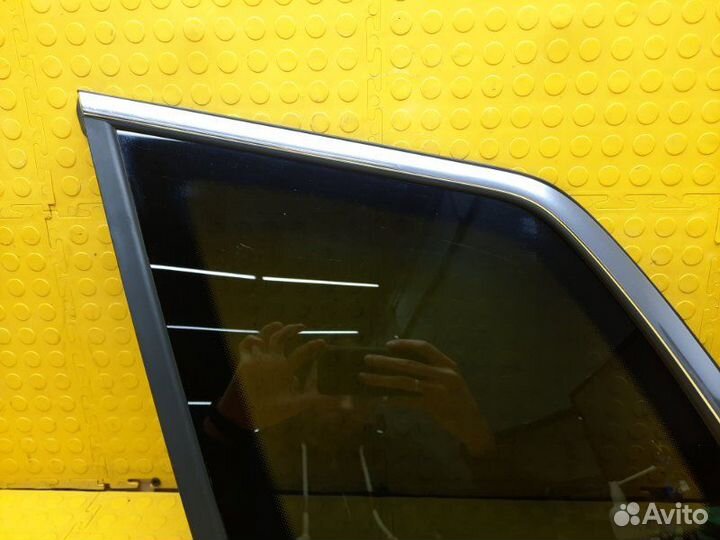 Стекло кузовное глухое заднее левое Skoda Karoq