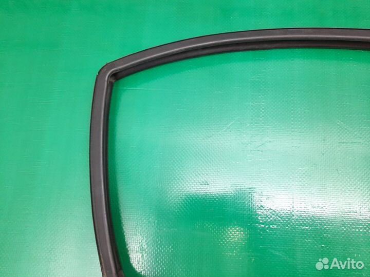 Уплотнитель стекла двери задний левый Лада Калина