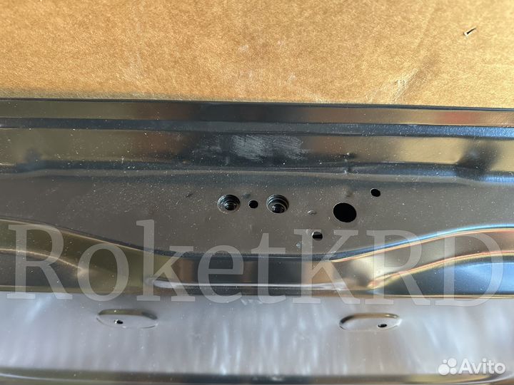 Крышка багажника Toyota Land Cruiser 200 2007+