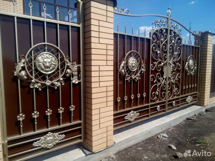Кованые распашные ворота