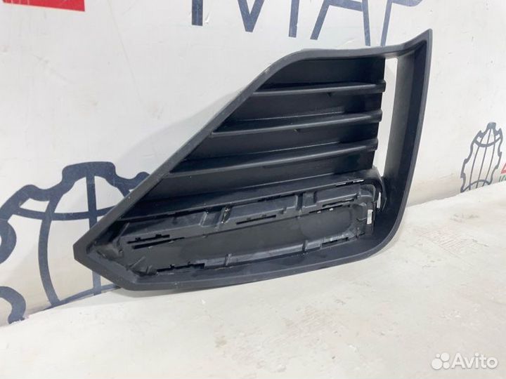 Решетка противотуманной фары передняя правая Geely